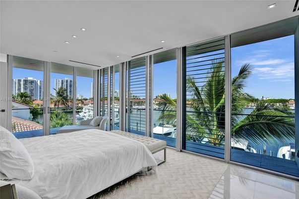 Bedroom, Interior, Recessed Lighting, Water