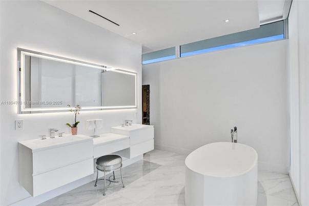Bathroom, Dual Sink Vanities, Free Standing Baths, Interior, Marble, Recessed Lighting