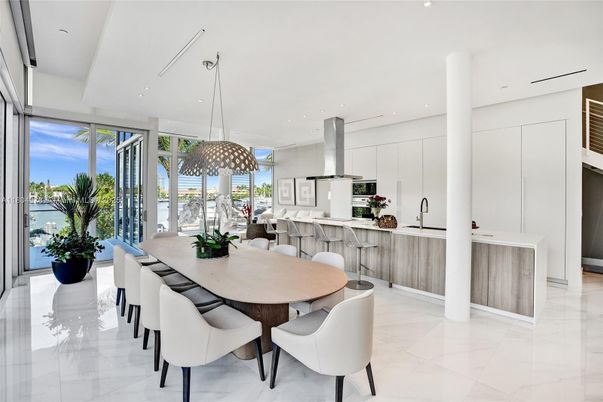 Dining room, Interior, Kitchen, Pendant Lights, Recessed Lighting, Water