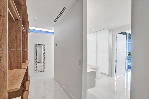 Bathroom, Interior, Marble, Recessed Lighting