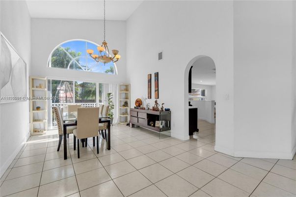 Chandelier, Dining room, Interior, Pendant Lights