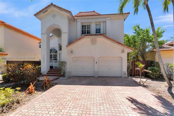 Attached, Exterior, Facade, Spanish Mediterranean