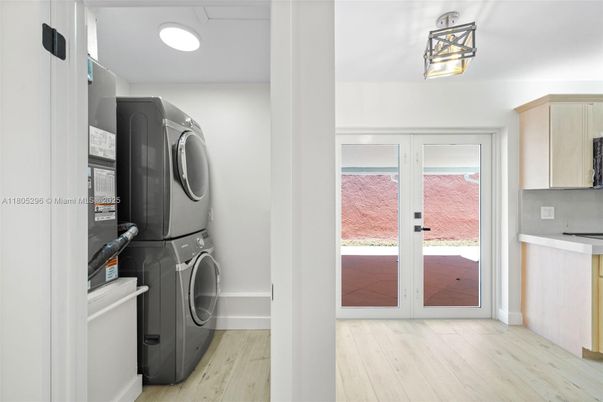 Interior, Recessed Lighting, Utility Closets, Washer, Wood Texture Flooring