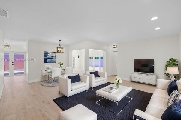 Dining room, Interior, Living room, Pendant Lights, Recessed Lighting, Wood Texture Flooring