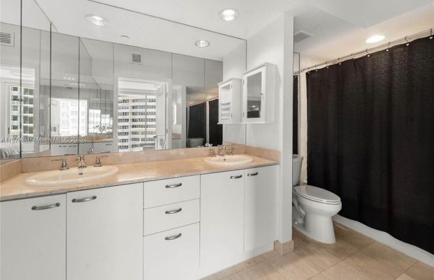 Bathroom, Dual Sink Vanities, Interior, Recessed Lighting