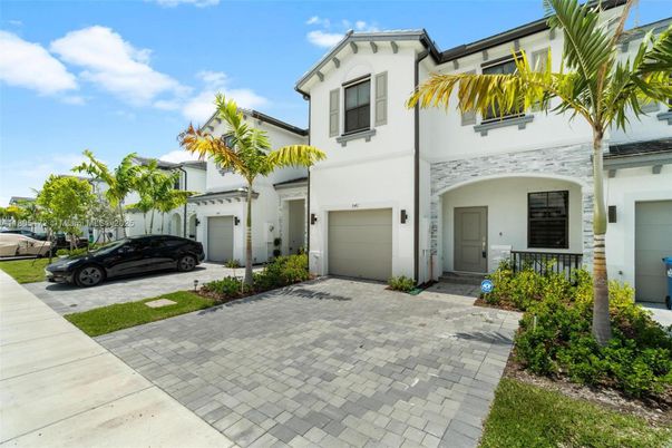 Attached, Exterior, Facade, Spanish Mediterranean