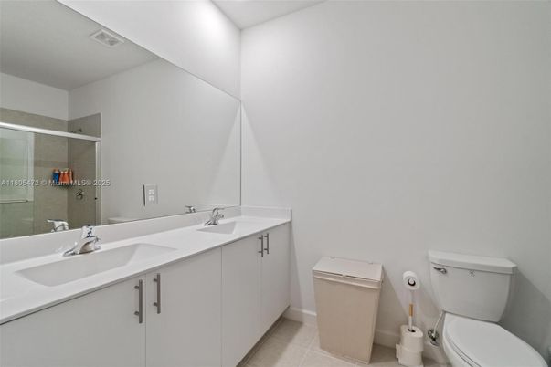 Bathroom, Dual Sink Vanities, Interior