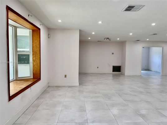 Empty room, Interior, Recessed Lighting