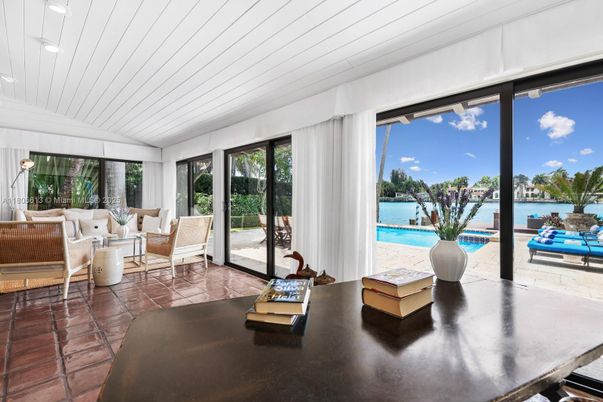 Dining room, Interior, Sun Room, Water