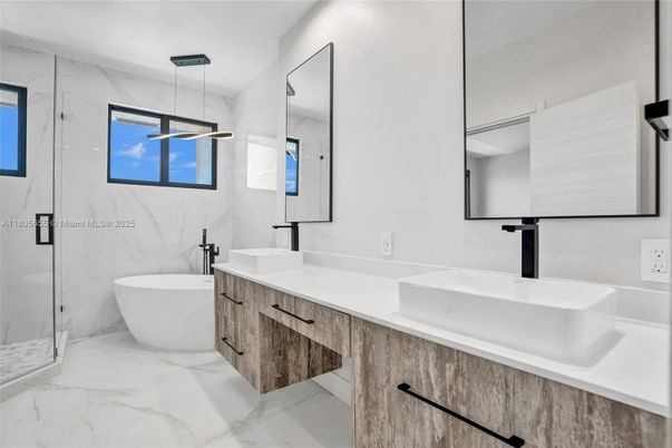 Bathroom, Dual Sink Vanities, Free Standing Baths, Glass Shower, Interior, Marble, Marble Walls, Pendant Lights