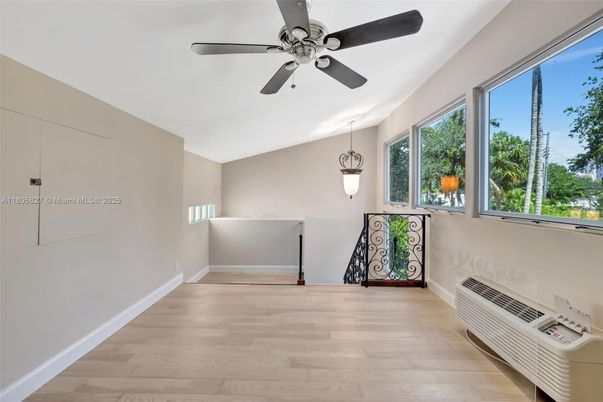 Interior, Pendant Lights, Wood Texture Flooring