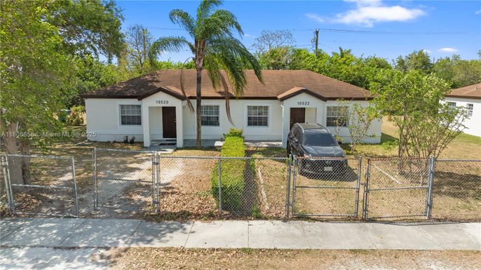 Backyard, Exterior, Facade, Ranch