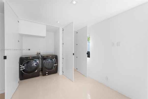 Interior, Recessed Lighting, Washer