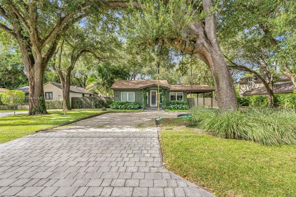Backyard, Exterior, Facade, Ranch