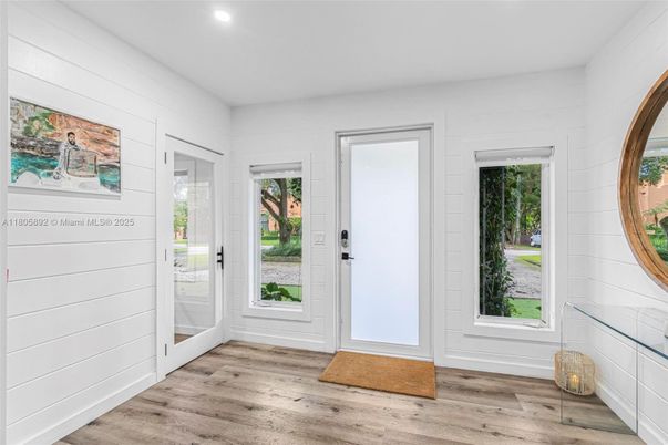 Interior, Recessed Lighting, Wood Texture Flooring