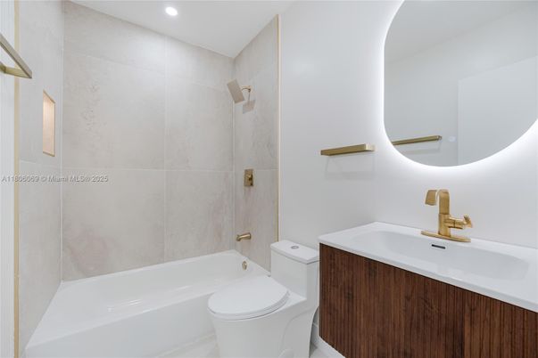 Bathroom, Interior, Recessed Lighting