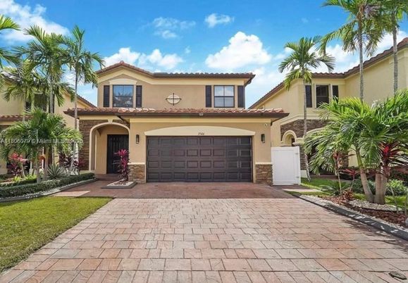 Attached, Exterior, Facade, Mediterranean