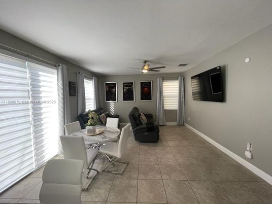 Dining room, Interior