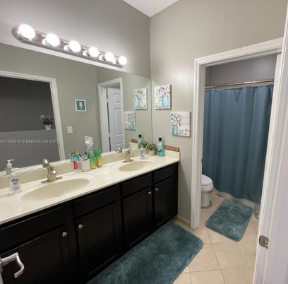 Bathroom, Dual Sink Vanities, Interior