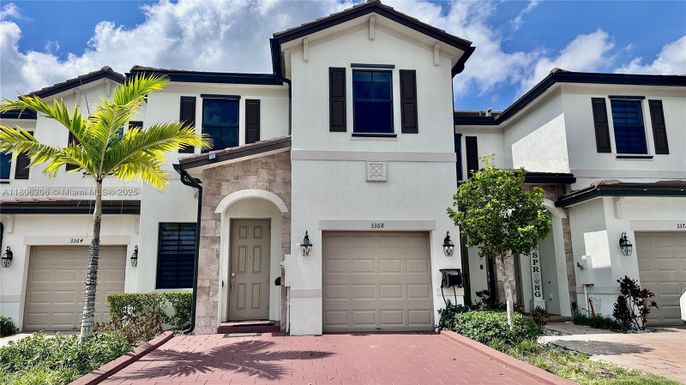 Attached, Exterior, Facade, Mediterranean