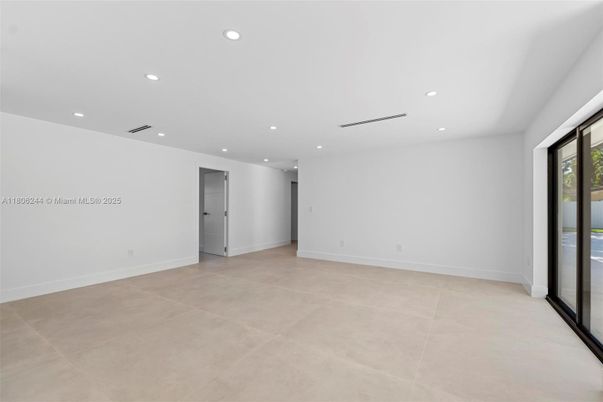Empty room, Interior, Recessed Lighting