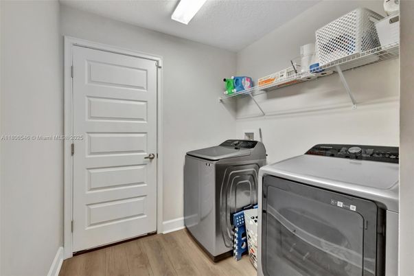Interior, Washer, Wood Texture Flooring