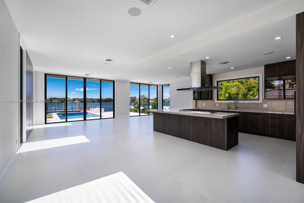 Interior, Kitchen, Recessed Lighting, Water