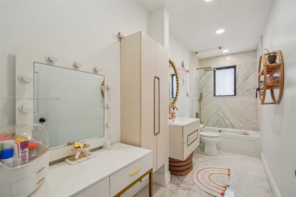 Bathroom, Interior, Marble, Marble Walls, Recessed Lighting