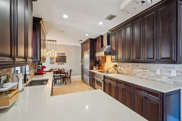 Dining room, Interior, Kitchen, Pendant Lights, Recessed Lighting, Stainless Steel Appliances
