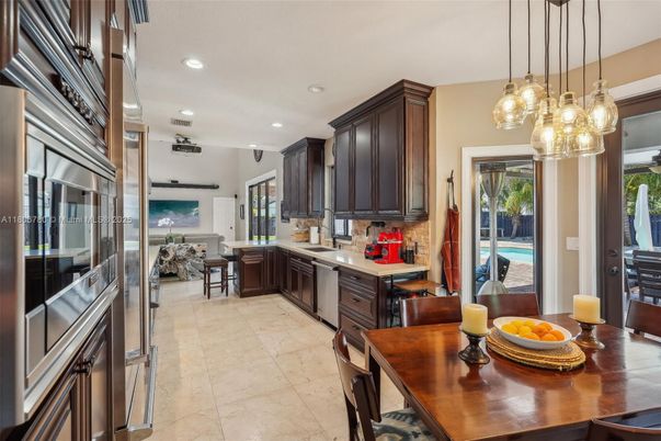 Dining room, Interior, Kitchen, Pendant Lights, Recessed Lighting, Stainless Steel Appliances