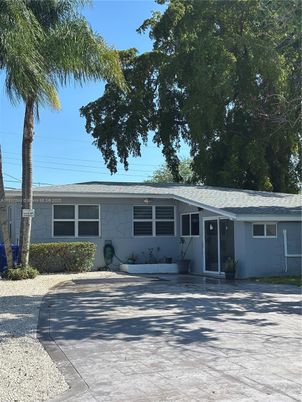 Exterior, Facade, Ranch