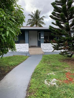 Backyard, Exterior, Facade, Ranch