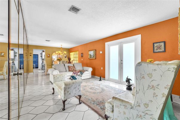 Chandelier, Interior, Living room