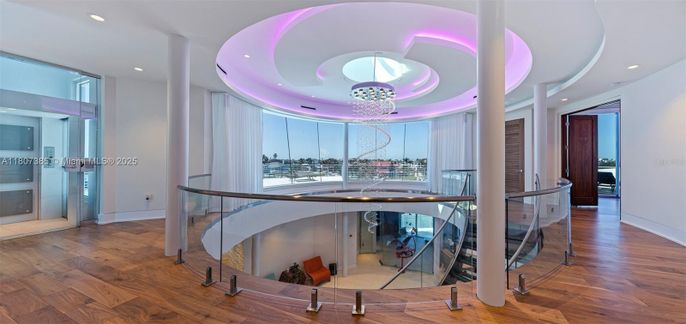 Interior, Recessed Lighting, Wood Texture Flooring