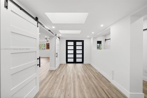 Interior, Recessed Lighting, Wood Texture Flooring
