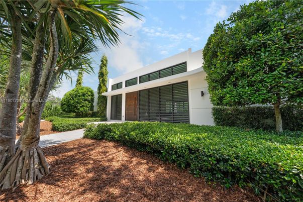 Backyard, Exterior, Facade, Modern