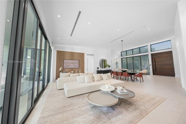 Dining room, Interior, Living room, Pendant Lights, Recessed Lighting