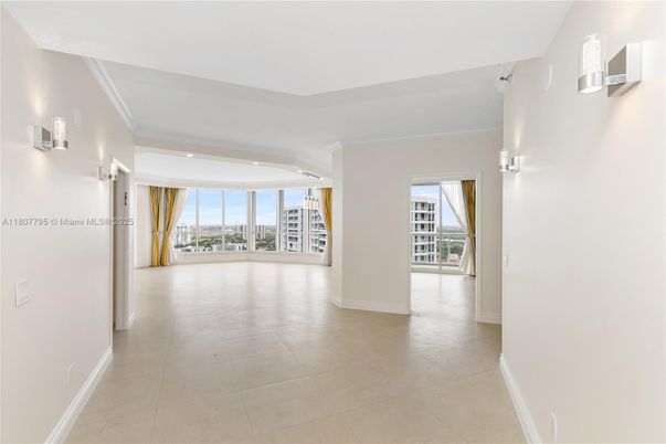 Empty room, Interior, Recessed Lighting