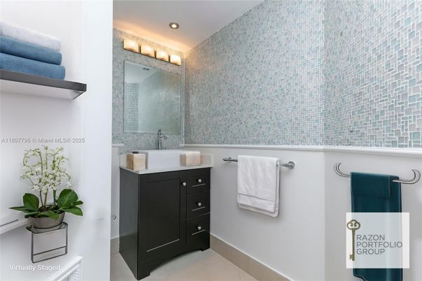 Bathroom, Interior, Recessed Lighting