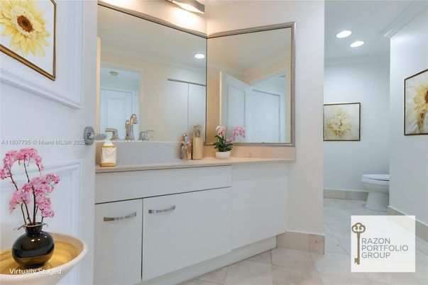 Bathroom, Interior, Recessed Lighting