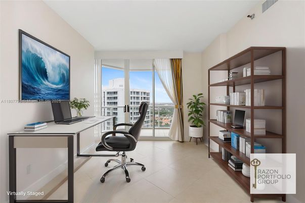 Home Office, Interior
