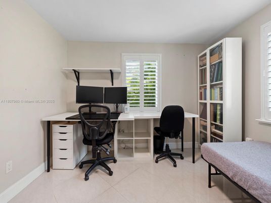 Home Office, Interior
