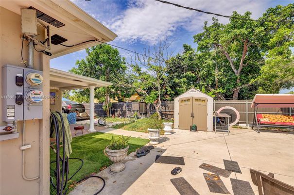Backyard, Exterior