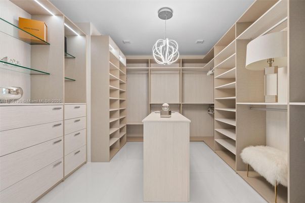Interior, Pendant Lights, Walk-in Closets