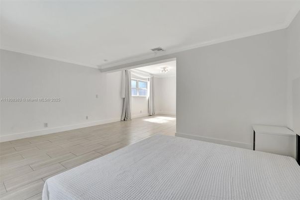 Chandelier, Empty room, Interior, Wood Texture Flooring