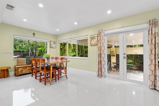 Dining room, Interior, Recessed Lighting