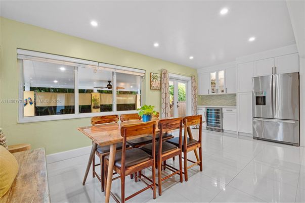 Dining room, Interior, Kitchen, Recessed Lighting, Stainless Steel Appliances