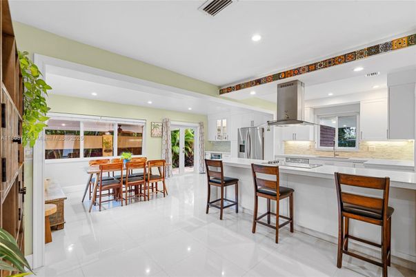 Dining room, Interior, Kitchen, Recessed Lighting, Stainless Steel Appliances