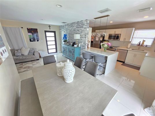 Interior, Kitchen, Living room, Pendant Lights, Recessed Lighting, Stainless Steel Appliances