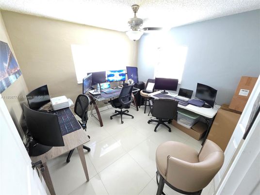 Home Office, Interior
